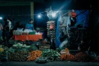 Sayuran segar di pasar tradisional Indonesia menawarkan gizi yang kaya dengan harga terjangkau, jauh lebih dari sekadar pelengkap masakan. Memilih bahan makanan langsung dari sumbernya adalah langkah pertama menuju pola makan yang lebih sehat dan berkelanjutan.