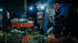 Sayuran segar di pasar tradisional Indonesia menawarkan gizi yang kaya dengan harga terjangkau, jauh lebih dari sekadar pelengkap masakan. Memilih bahan makanan langsung dari sumbernya adalah langkah pertama menuju pola makan yang lebih sehat dan berkelanjutan.