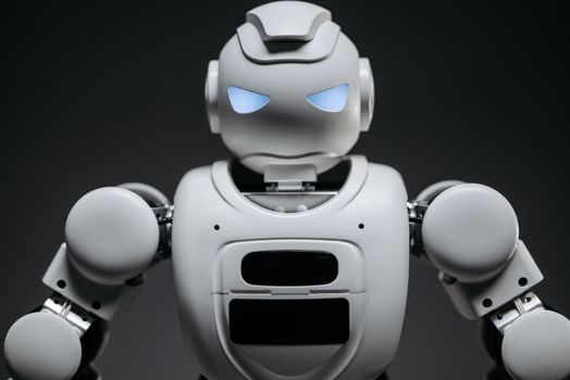 Penggunaan lengan robotik presisi tinggi dan pemantauan berbasis kecerdasan buatan kini menjadi bagian dari prosedur bedah modern untuk mempercepat pemulihan pasien.