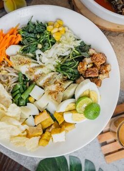 Navigasi Piring Nusantara: Seni Menyeimbangkan Gizi Harian Tanpa Mengorbankan Kenikmatan Kuliner Lokal