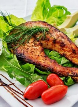 Seni Menyusun Piring Nutrisi Harian Tanpa Menyakiti Diri Sendiri dengan Diet Ketat