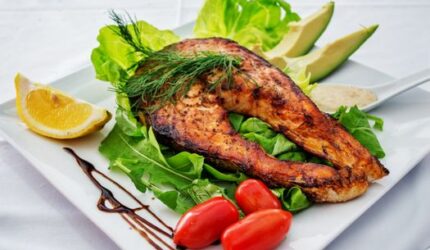 Seni Menyusun Piring Nutrisi Harian Tanpa Menyakiti Diri Sendiri dengan Diet Ketat