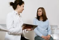 Pemeriksaan medis awal dan konsultasi rutin bersama dokter dapat membantu mendeteksi berbagai sinyal gangguan kesehatan sebelum berkembang menjadi penyakit kronis.