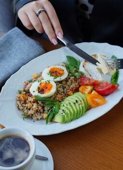 Seni Menyusun Menu Gizi Seimbang Praktis untuk Kebugaran Tubuh Perkotaan