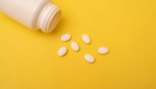 Inovasi kemasan obat pintar terintegrasi dengan teknologi digital yang memudahkan pasien memantau jadwal terapi kronis secara teratur dan aman.