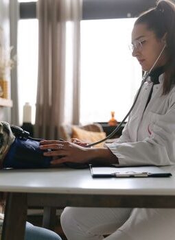 Merancang Pola Makan Personal Melalui Konsultasi Gizi Profesional Demi Kesehatan Jangka Panjang