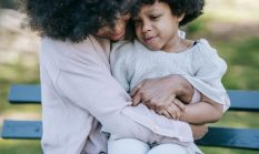 Seni Mengasuh Anak dengan Empati Tanpa Kehilangan Ketegasan di Rumah